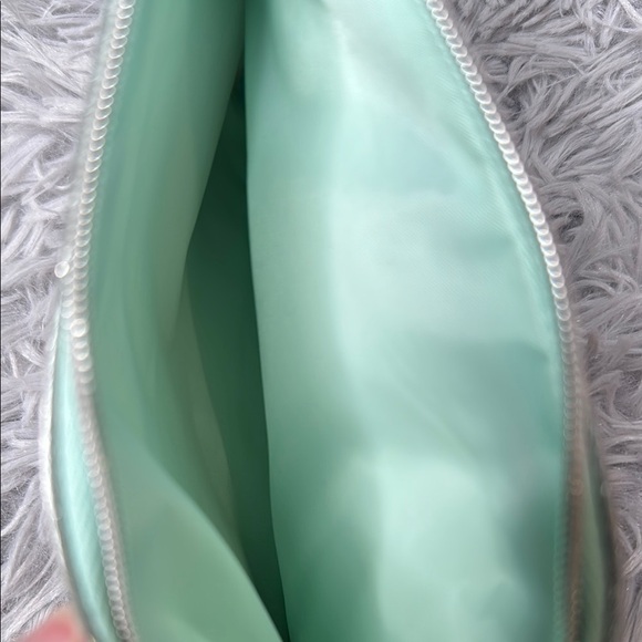 IPSY Silver Cosmetic Bag & BBW Blackberry Basil AntiBac Hand Spray & Fun Compact - Picture 9 of 9